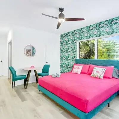 Modern Miami Beach Studio with King Bed