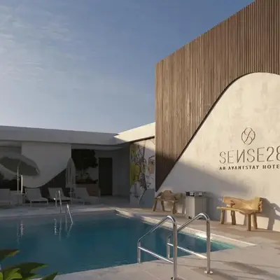Sleeps 20 3 Suites in New Luxury Hotel w Rooftop Pool Sense28 by AvantStay