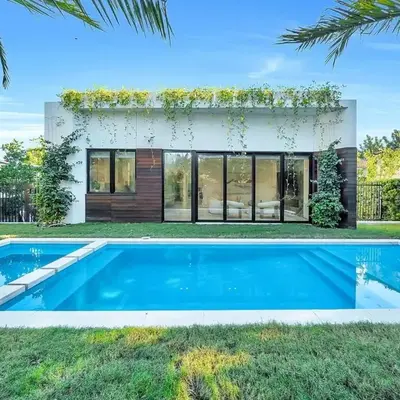 Luxury Pool Home - Downtown Brickell