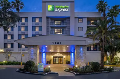 a hotel with the front of a building at Holiday Inn Express Hotel & Suites Ft. Lauderdale-Plantation by IHG in Plantation