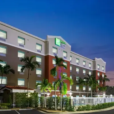 Holiday Inn Express & Suites Pembroke Pines-Sheridan St by IHG