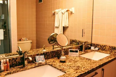 a bathroom with two sinks and a mirror at Villa Venezia in Fort Lauderdale