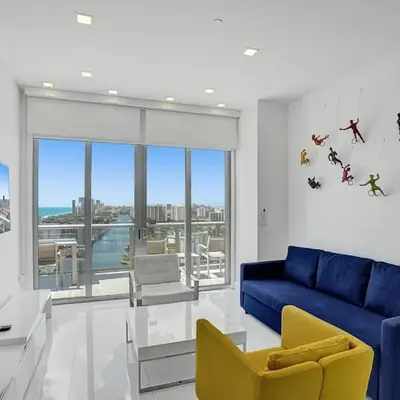 Modern Penthouse condo with 2 Large private terraces