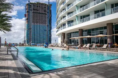 Gallery image of LYFE 4111 S Ocean dr in Hollywood