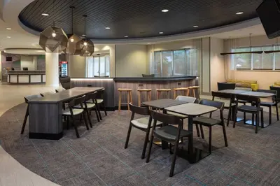 a restaurant with tables and chairs and a bar at SpringHill Suites Miami Downtown/Medical Center in Miami