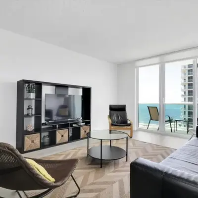 THE TIDES 2 bedrooms 9th floor WE ARE ON THE BEACH!