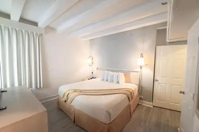 a bedroom with a large bed in a room at Broadmore Miami Beach in Miami Beach