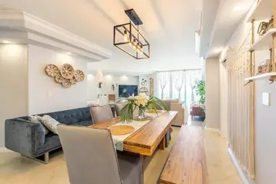 a living room with a table and a couch at Alquiler temporario Miami in Hollywood