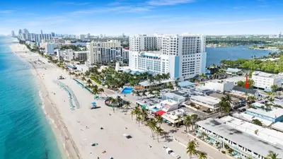 an aerial view of a beach and buildings at Loft wqueen bed steps to Hollywood Beach in Hollywood