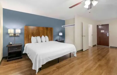 a large bedroom with a white bed and blue walls at Extended Stay America Premier Suites - Fort Lauderdale - Convention Center - Cruise Port in Fort Lauderdale