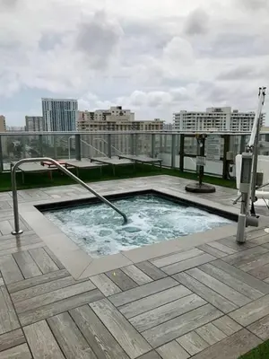 a hot tub on the roof of a building at Rent in LYFE Resort in Hollywood