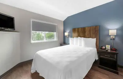 a bedroom with a large white bed and a window at Extended Stay America Premier Suites - Miami - Airport - Miami Springs in Miami