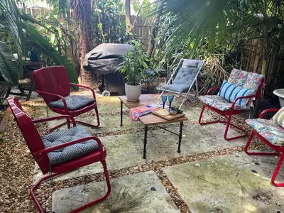 a group of chairs and a table in a yard at The Wild Rose in Miami
