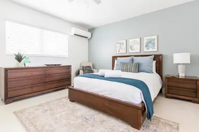 a bedroom with a large bed and a window at Lovely apartment on the canal with a pool in Fort Lauderdale