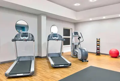 a gym with treadmills and exercise bikes in a room at Hampton Inn Ft Lauderdale Airport North Cruise Port in Fort Lauderdale