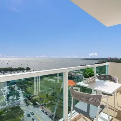 Ocean View Balcony steps from Restaurants