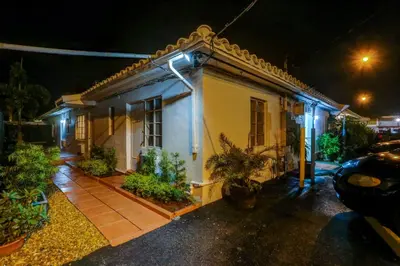 a house with blue lights on the side of it at Green Seas Motel in Hollywood