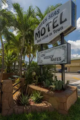 a sign for the desert seas motel in town at Green Seas Motel in Hollywood