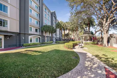 a park in front of a building with a gazebo at La Quinta by Wyndham Ft. Lauderdale Airport in Hollywood