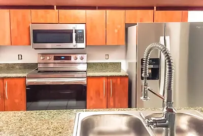 a kitchen with a sink and a microwave at Top Stay Miami Platinum Brickell in Miami
