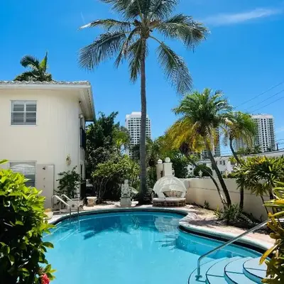 La Casa Hotel