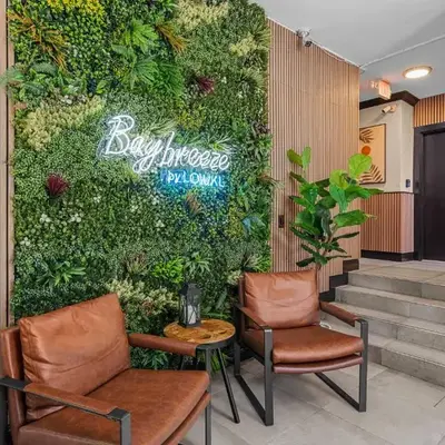 Baybreeze Apartments by Lowkl