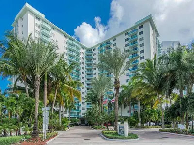 a large building with palm trees in front of it at Hollywood 2 Bedroom with Ocean View 004-21mar in Hollywood
