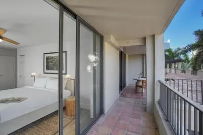 Gallery image of Dharma Home Suites Coral Gables at Gables Grand Plaza in Miami