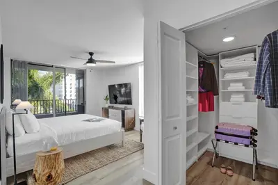 Gallery image of Dharma Home Suites Coral Gables at Gables Grand Plaza in Miami