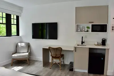a living room with a desk and two chairs at Casa Sofi in Miami Beach