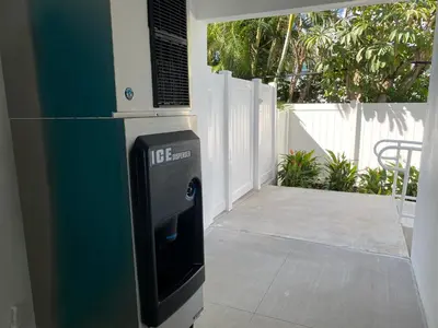 a ice machine sitting on the side of a house at Rolo Beach Hotel in Fort Lauderdale