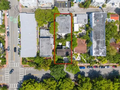 an aerial view of a city intersection with a red rectangle at villa venezia bb in Miami Beach