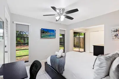 a bedroom with a bed and a ceiling fan at The Home in The Oaks - By Avi in Fort Lauderdale