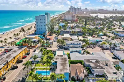 an aerial view of a city and the beach at Cozy studio wbeach boardwalk steps kitchen in Hollywood