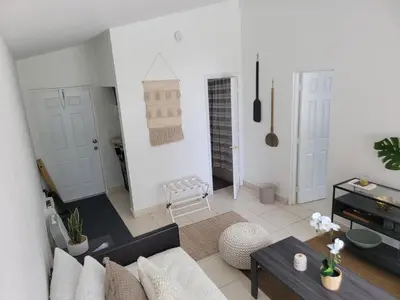 a living room with a couch and a table at Hotel Motel Lauderdale Inn in Fort Lauderdale