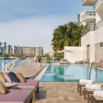 Luxury Condo with Jacuzzi and Amenities