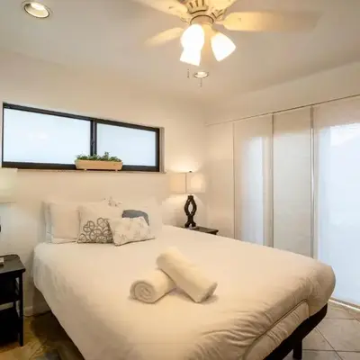 1BR C direct on the water shared deck Free kayaks