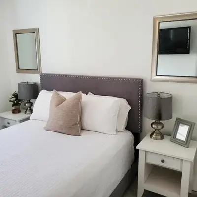 Stylish & Newly-Renovated Suites near Las Olas