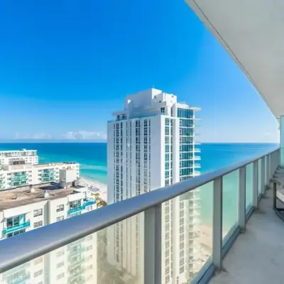 Hyde Beach Luxury Condo-Resort condo
