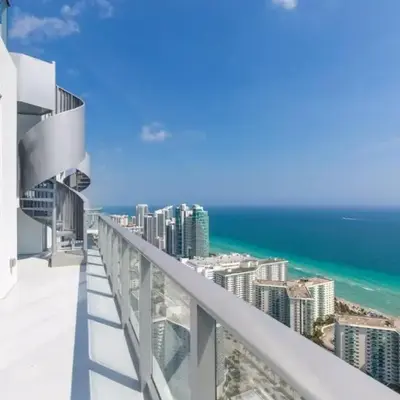 Hyde Beach House Luxury Condo-Resort condo
