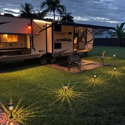 Cozy Camper - Free Parking