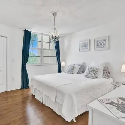 Renovated cozy The yacht club at aventura Parking included