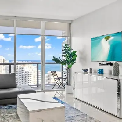 *ICONIC W ICON CONDO/ POOL&WATERVIEWS*FREESPA*