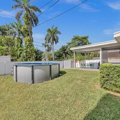 SuperVilla - 3BR/2BA - Pool - Walk to beach