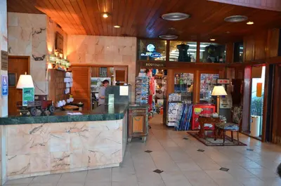 a restaurant with a counter in a store at Sea Club Ocean Resort in Fort Lauderdale