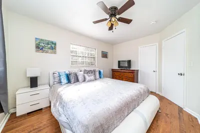 a bedroom with a bed and a ceiling fan at Pool Home in Hollywood