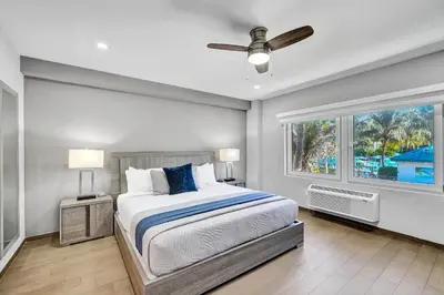 a bedroom with a large bed and a window at Hotel Sheldon in Hollywood
