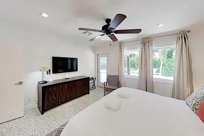 a bedroom with a bed and a flat screen tv at Designer Delight in Fort Lauderdale