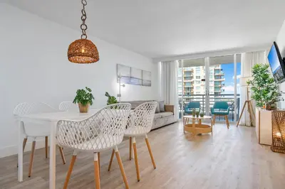 a living room with a white table and chairs at Avi Lux Stay in Fort Lauderdale
