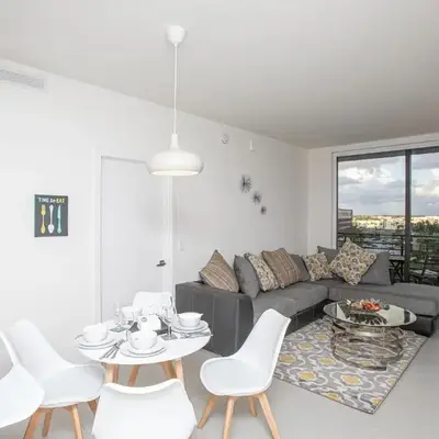 Luxury 1BD/1BT Apartment in Downtown Doral